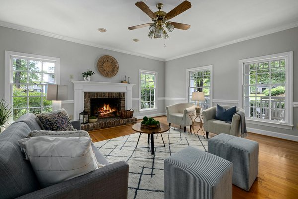 How do you set up a digital inventory for your items before a UK home move?